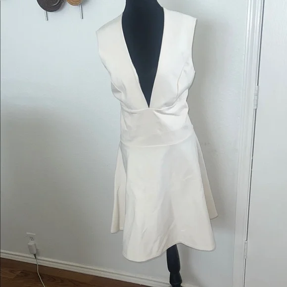 Halston Heritage | Dresses | Halston Heritage Cream Sleeveless Plunge Fit  And Flare Dress Sz 4 | Poshmark